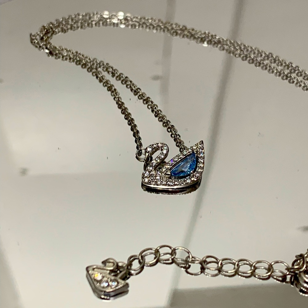 Dancing Swan Necklace Azure